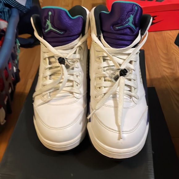 Jordan 5 “GRAPES” size 10. Excellent care & kept in box - Picture 5 of 7